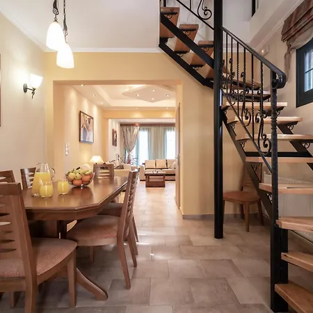 Hub House * זקינטוס טאון